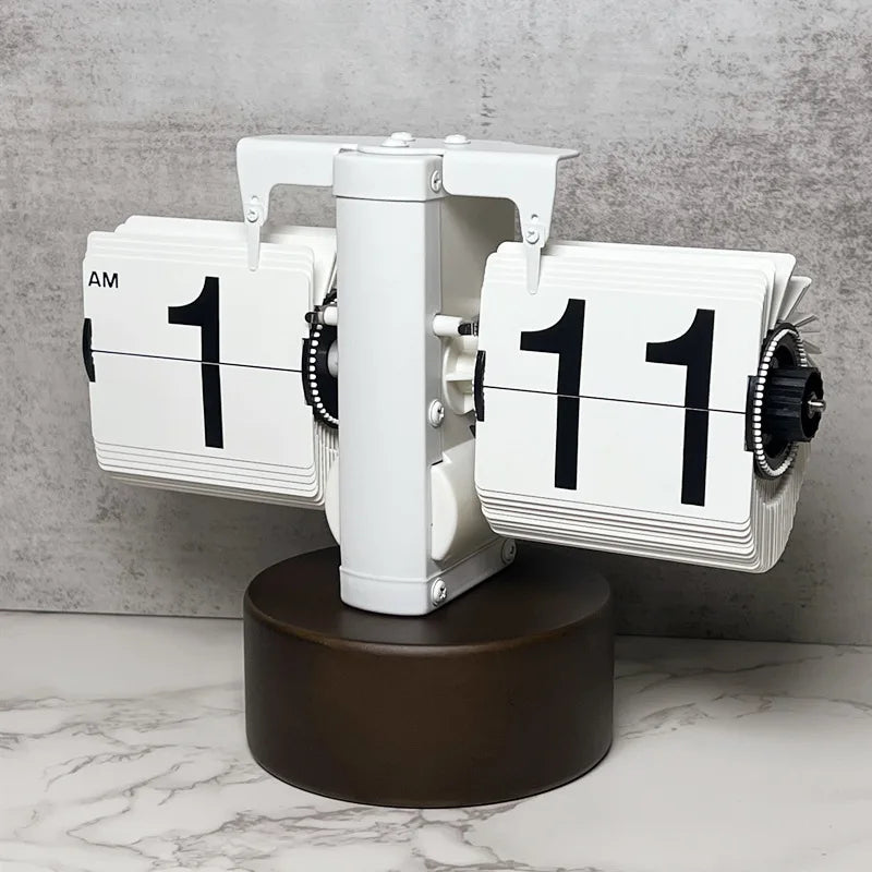 Creative Home Accessories Beech Walnut Automatic Page Clock Retro Living Room Decoration Small Balance Mechanical Resin Calendar
